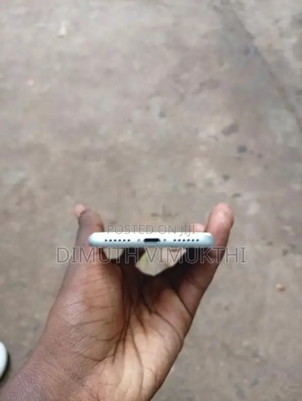 Apple iPhone 7 (Used)