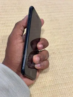 Apple iPhone SE 2 (Used)