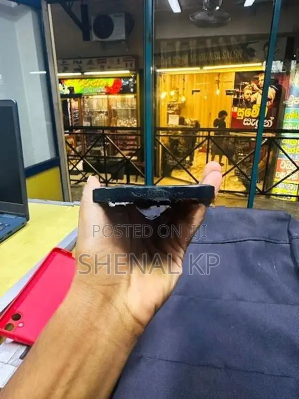 Apple iPhone 13 (Used)
