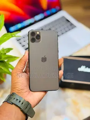 Apple iPhone 11 Pro Max 512GB | Black (Used)