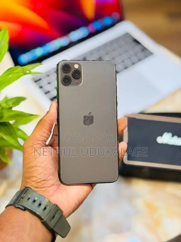 Apple iPhone 11 Pro Max 512GB | Black (Used)