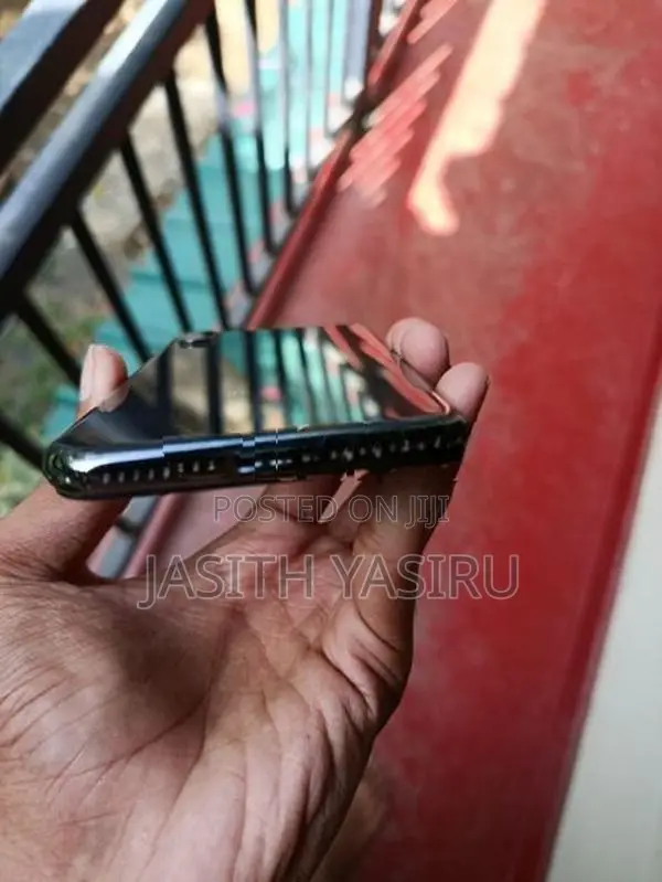 Apple iPhone X (Used)
