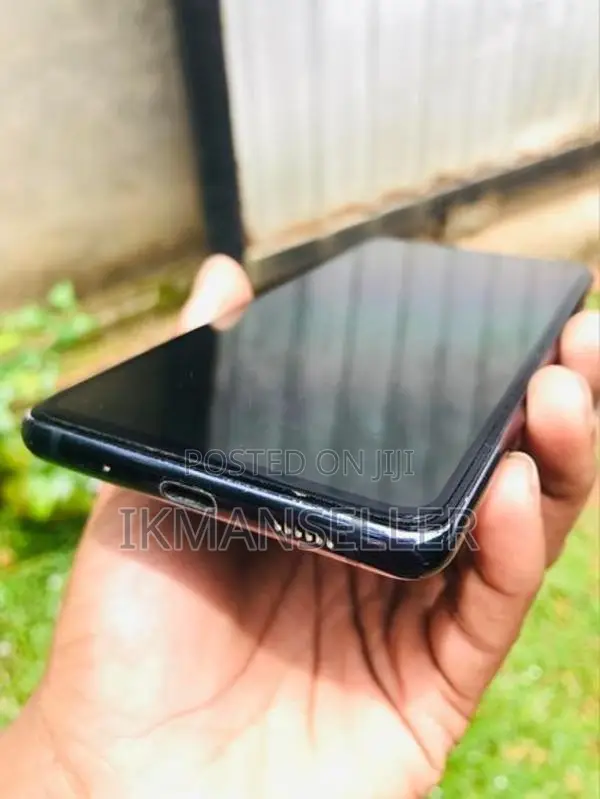 Samsung Galaxy S20FE 256GB (Used)