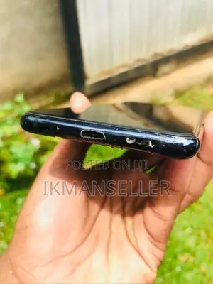 Samsung Galaxy S20FE 256GB (Used)