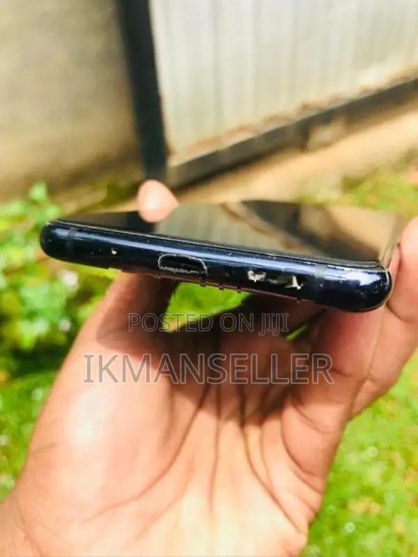 Samsung Galaxy S20FE 256GB (Used)