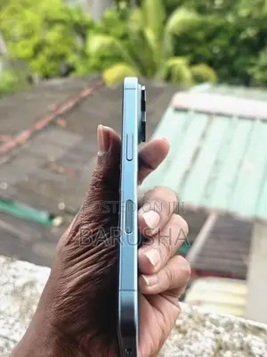 Apple iPhone 16 (Used)