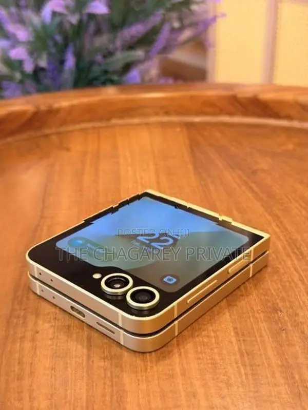 Samsung Galaxy Z Flip 6 (Used)