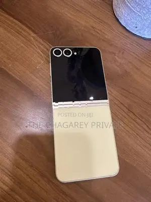 Samsung Galaxy Z Flip 6 (Used)