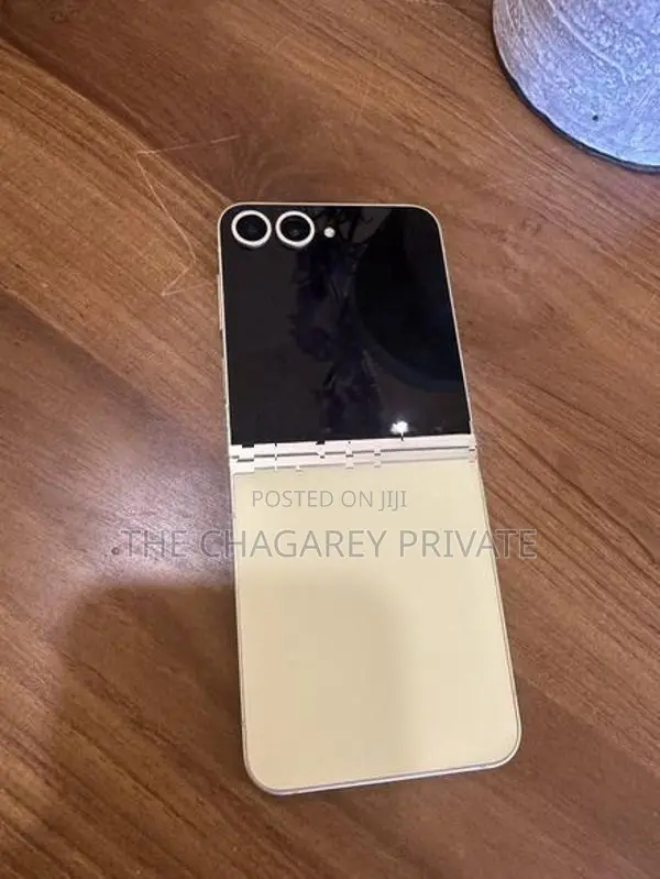 Samsung Galaxy Z Flip 6 (Used)