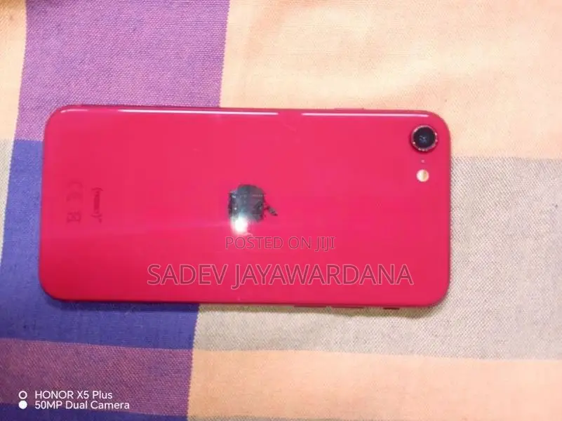 Apple iPhone SE 2 Red (Used)