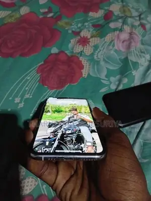 Apple iPhone XS (Used)