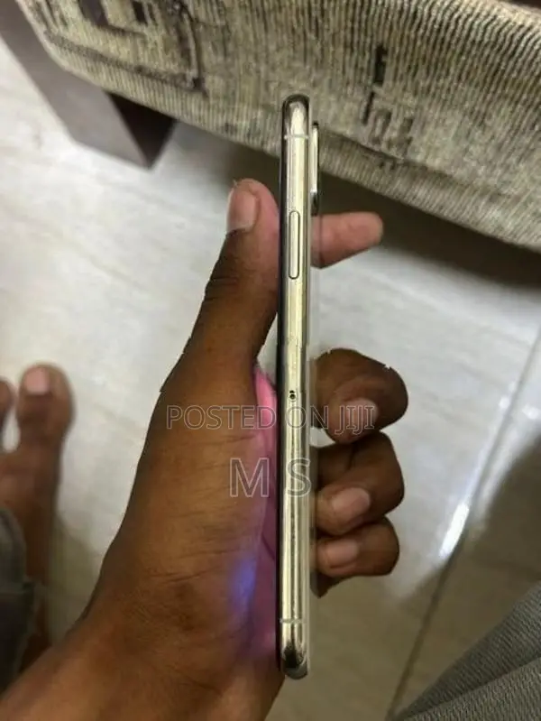 Apple iPhone XS (Used)