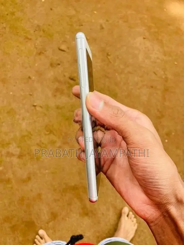Sony Xperia 8 Sov42 (Used)