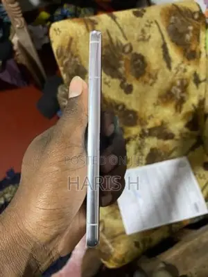 Samsung Galaxy S22 (Used)