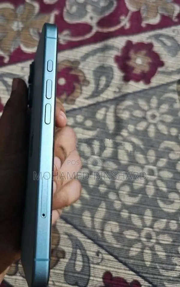 Apple iPhone 16 (Used)