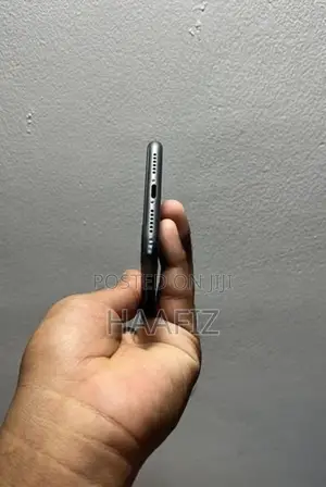 Apple iPhone 11 64GB (Used)