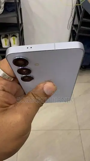 Samsung Galaxy S25 (Used)