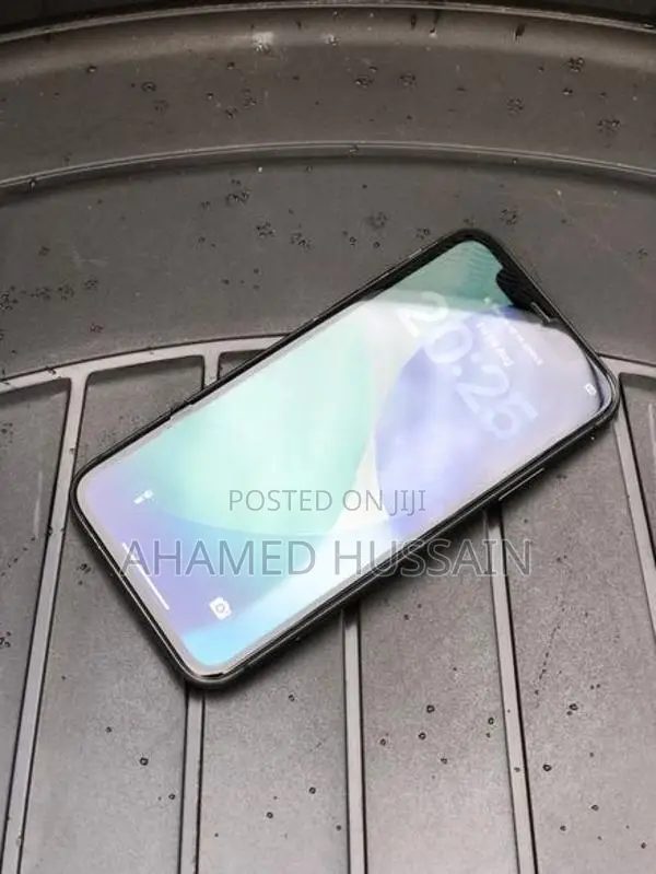 Apple iPhone 11 Black 128GB (Used)