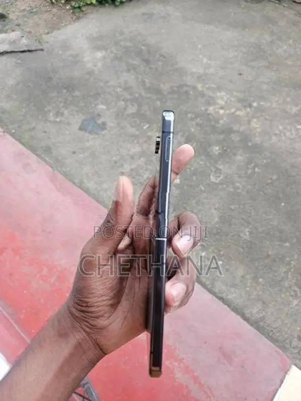 Samsung Galaxy Z Flip 5 Serious (Used)