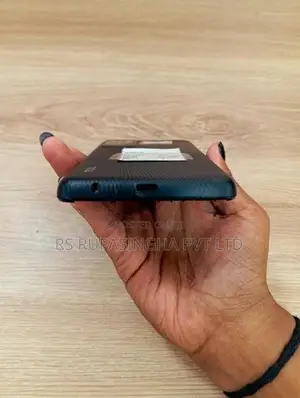 TCL 501 2/4GB 64GB (Used)