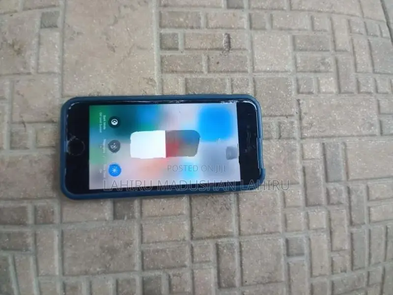 Apple iPhone SE 2 (Used)