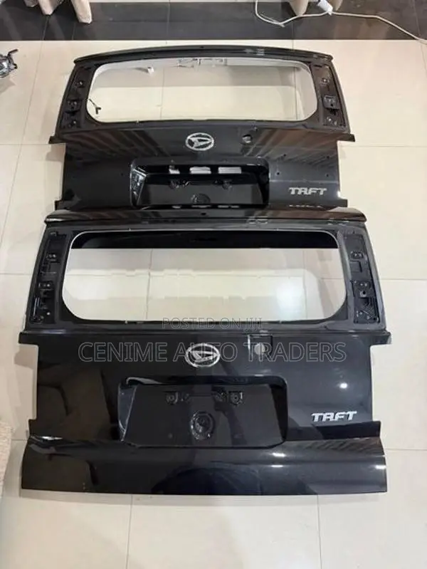 Daihatsu Taft Dicky Door Panel