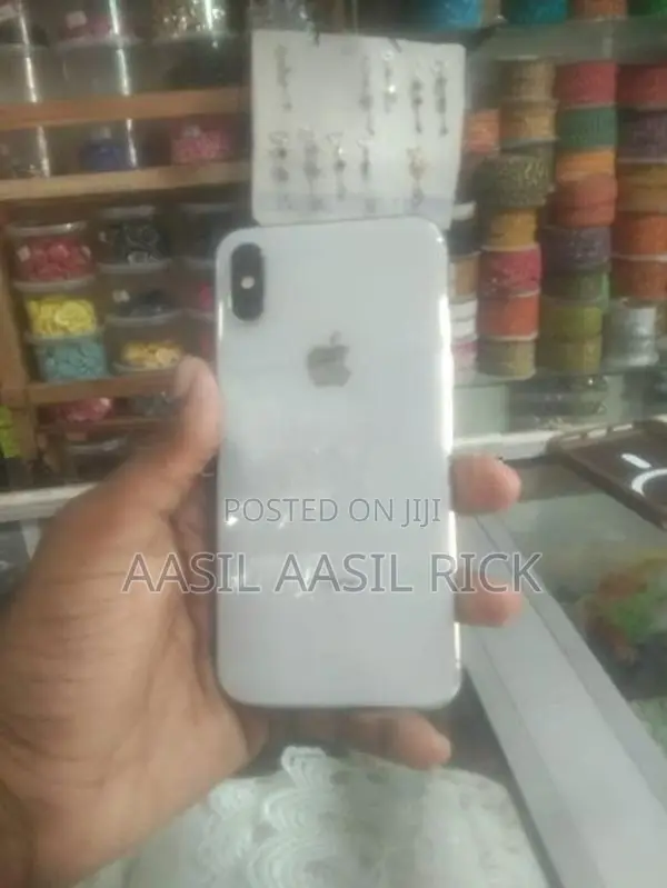Apple iPhone XS (Used)