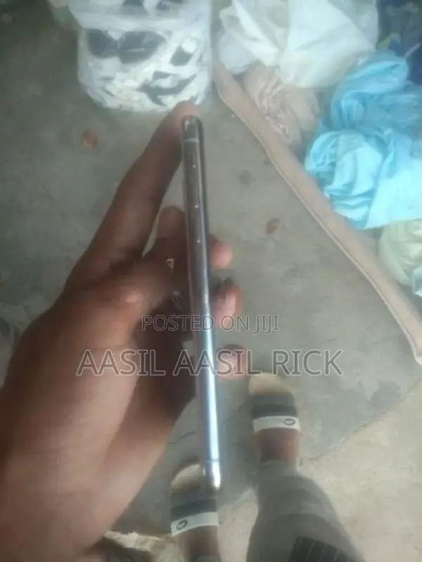 Apple iPhone XS (Used)