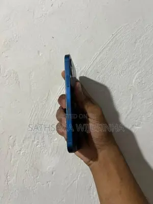 Apple iPhone 12 64GB (Used)