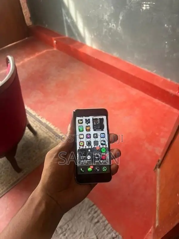 Apple iPhone SE (Used)