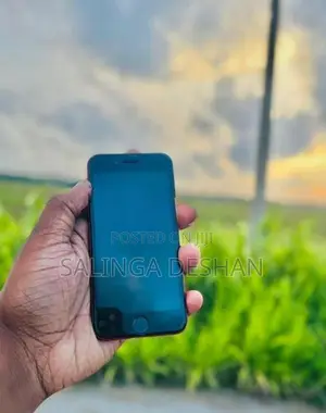 Apple iPhone SE 3 (Used)