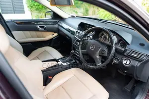 Mercedes Benz E200 Avant-garde 2010