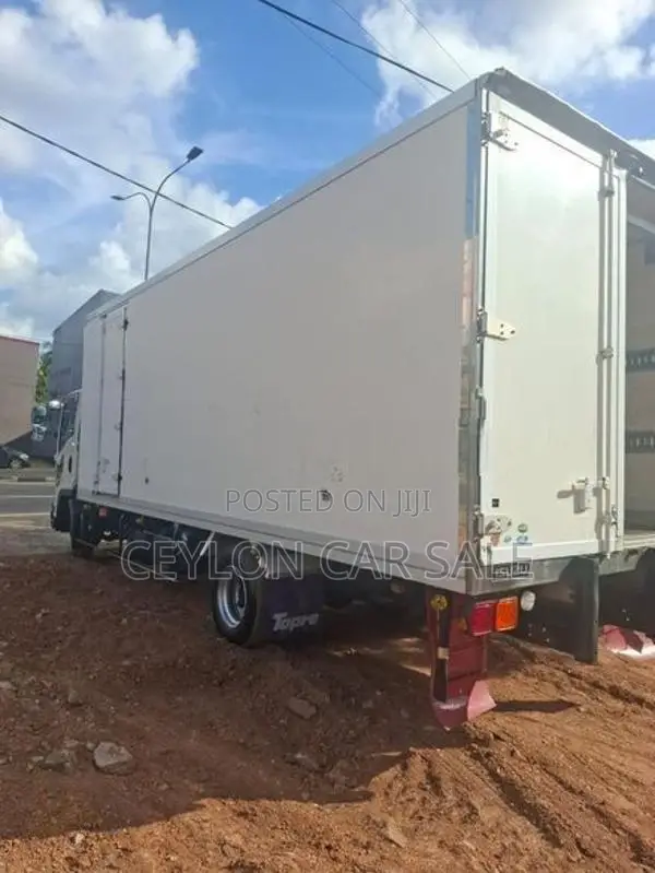 Isuzu Forward 2020