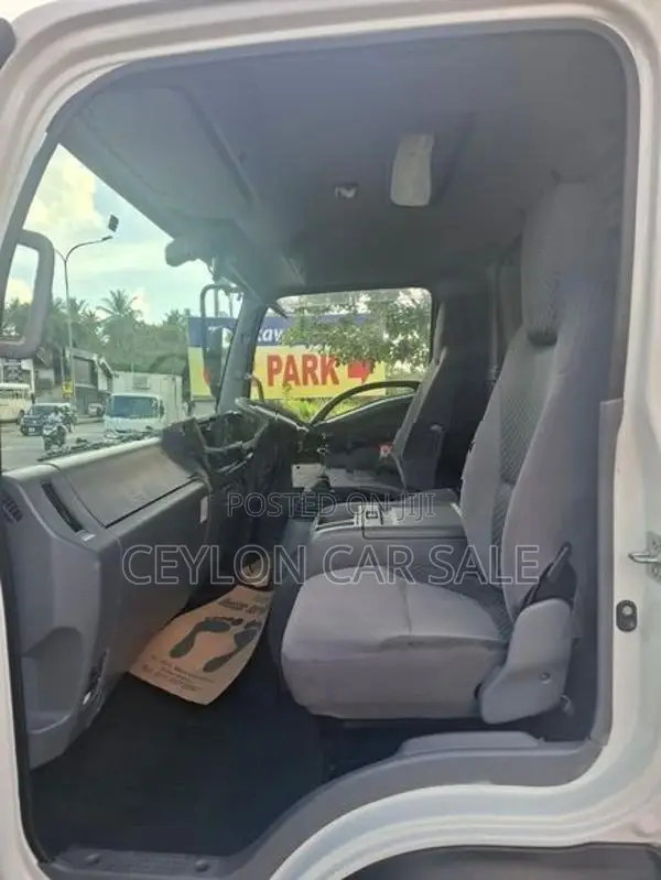 Isuzu Forward 2020