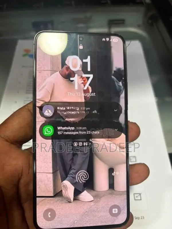 Samsung Galaxy S22 (Used)