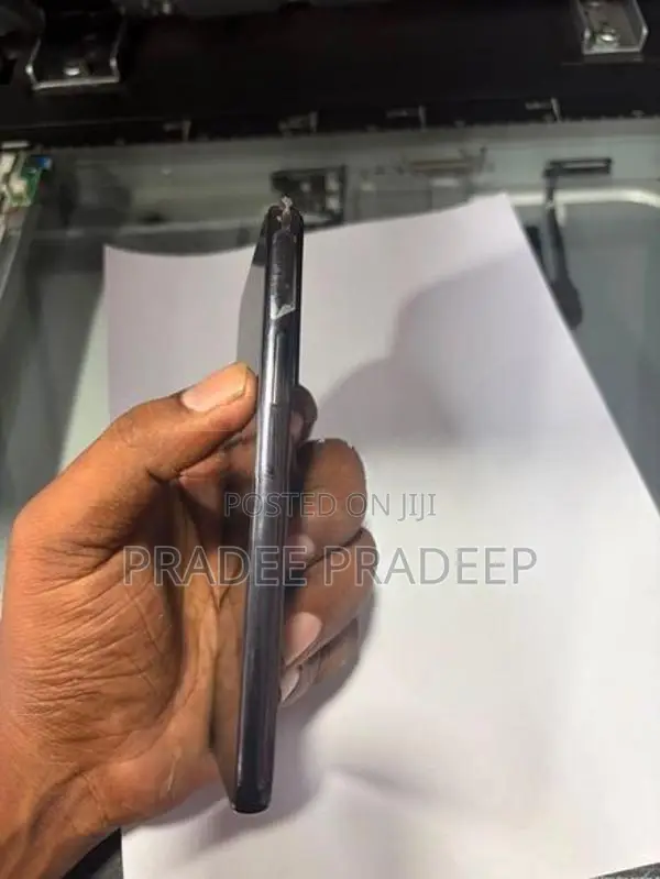 Samsung Galaxy S22 (Used)