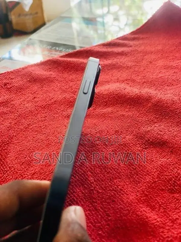 Apple iPhone 13 (Used)