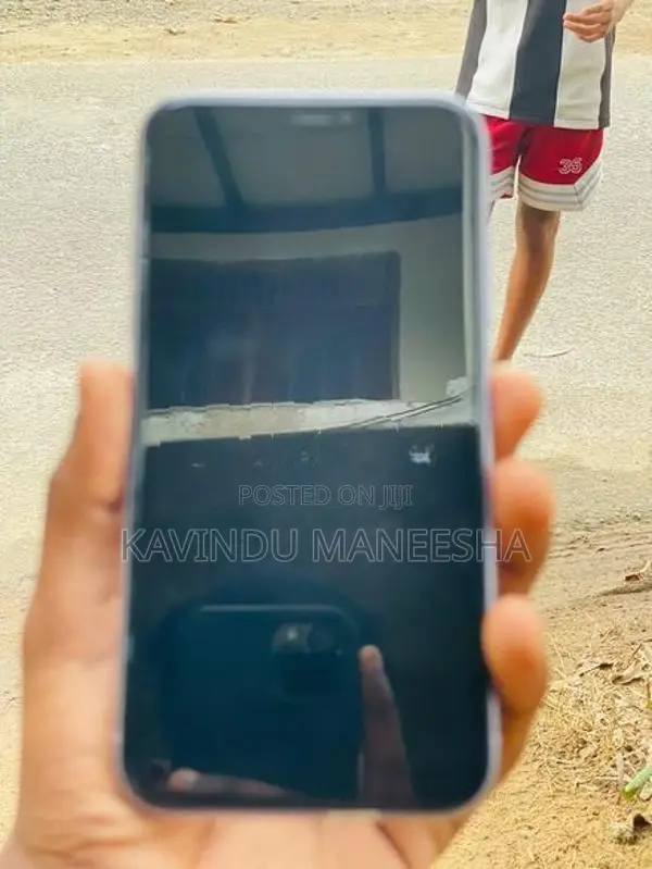 Apple iPhone 11 (Used)
