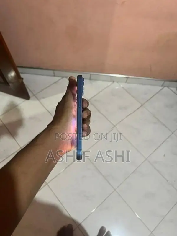 Apple iPhone 13 (Used)