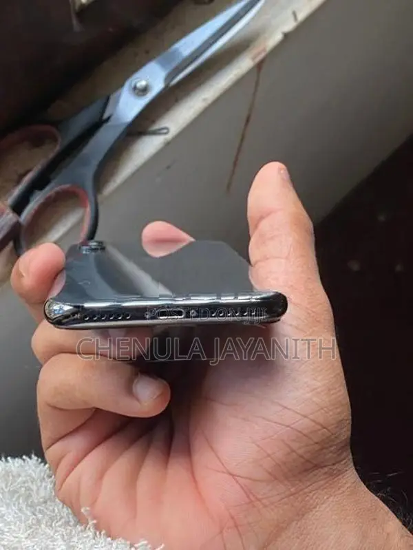 Apple iPhone X (Used)