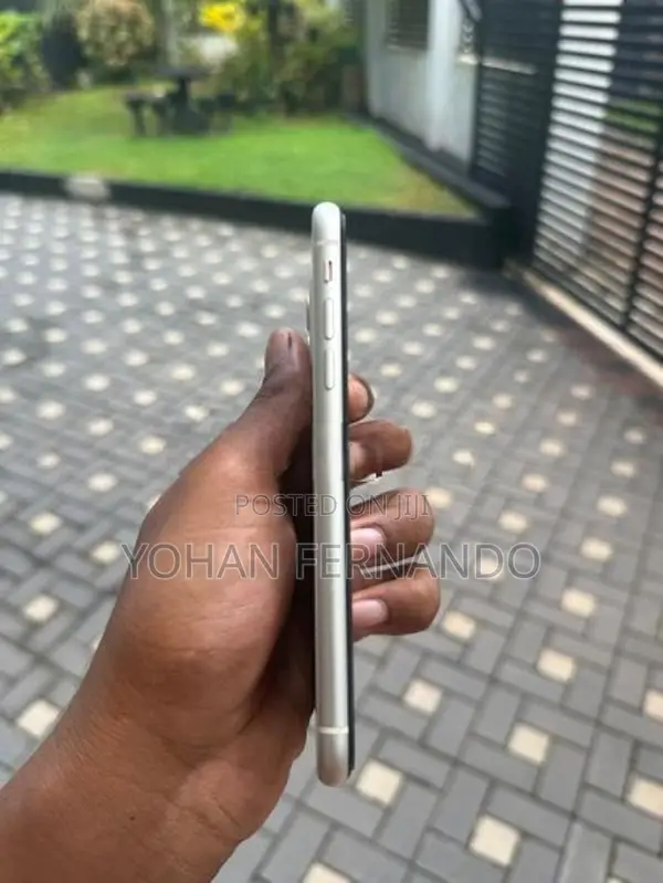 Apple iPhone 11 256GB (Used)