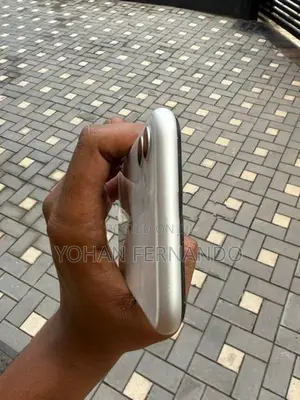 Apple iPhone 11 256GB (Used)