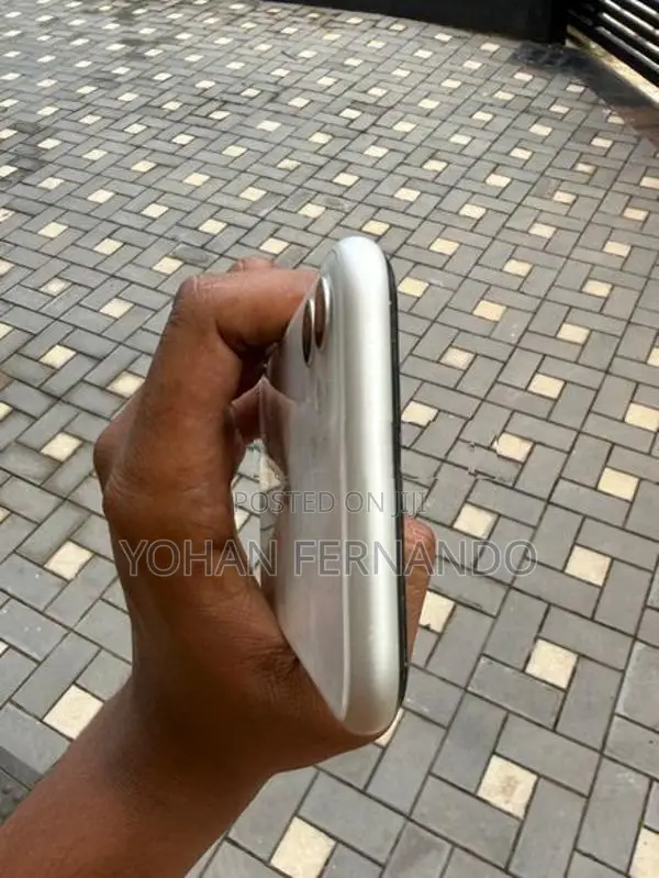 Apple iPhone 11 256GB (Used)