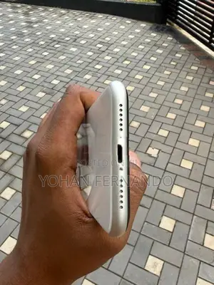 Apple iPhone 11 256GB (Used)