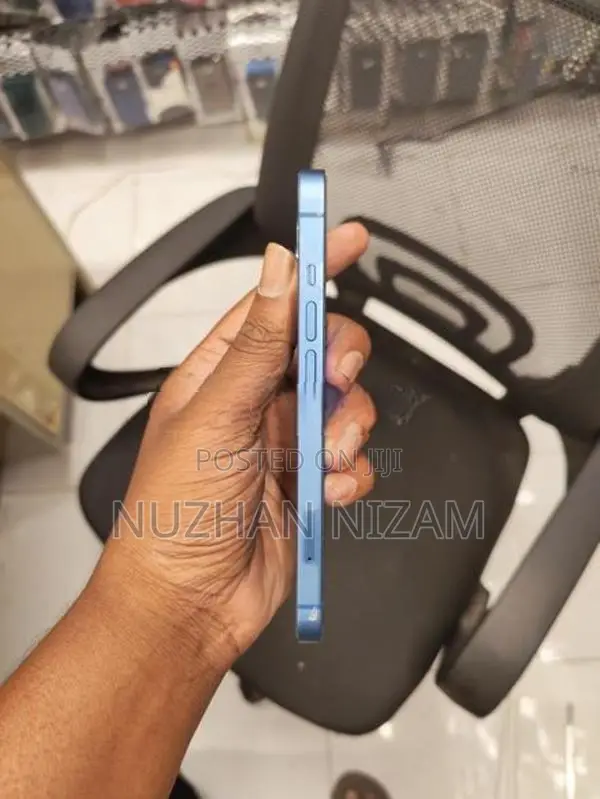 Apple iPhone 13 (Used)