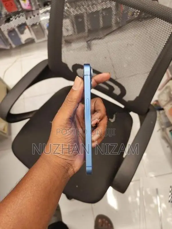 Apple iPhone 13 (Used)