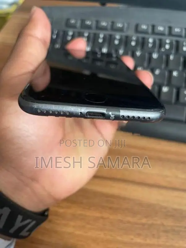 Apple iPhone 8 (Used)