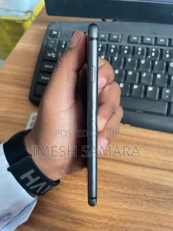 Apple iPhone 8 (Used)