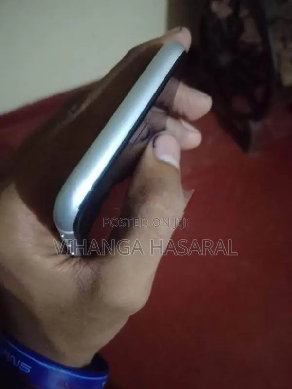Apple iPhone SE 2 (Used)