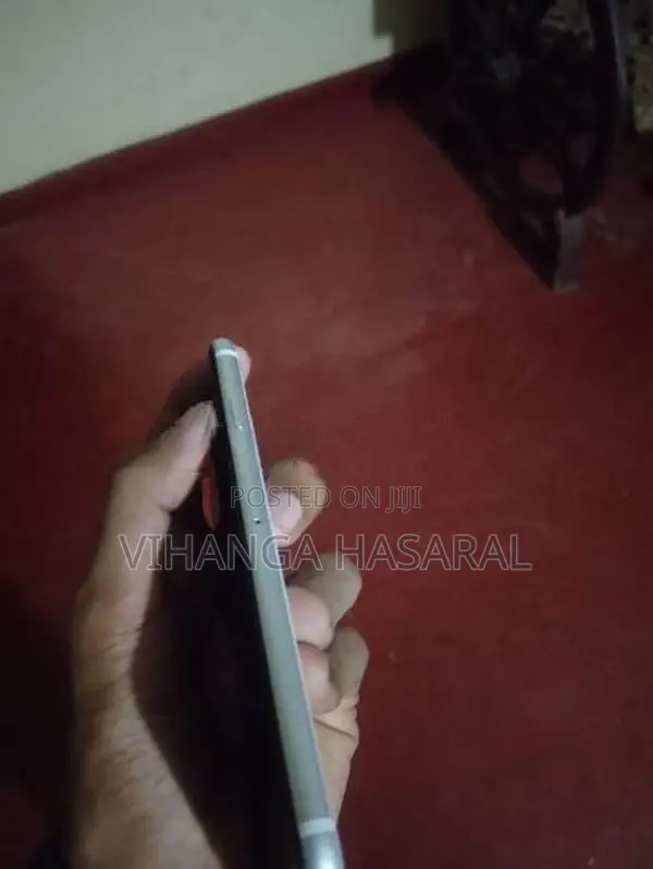 Apple iPhone SE 2 (Used)